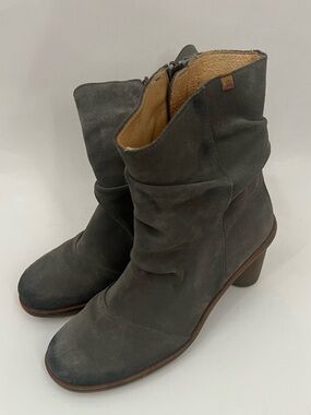 El Naturalista Women's Gray Suede Heeled Boots